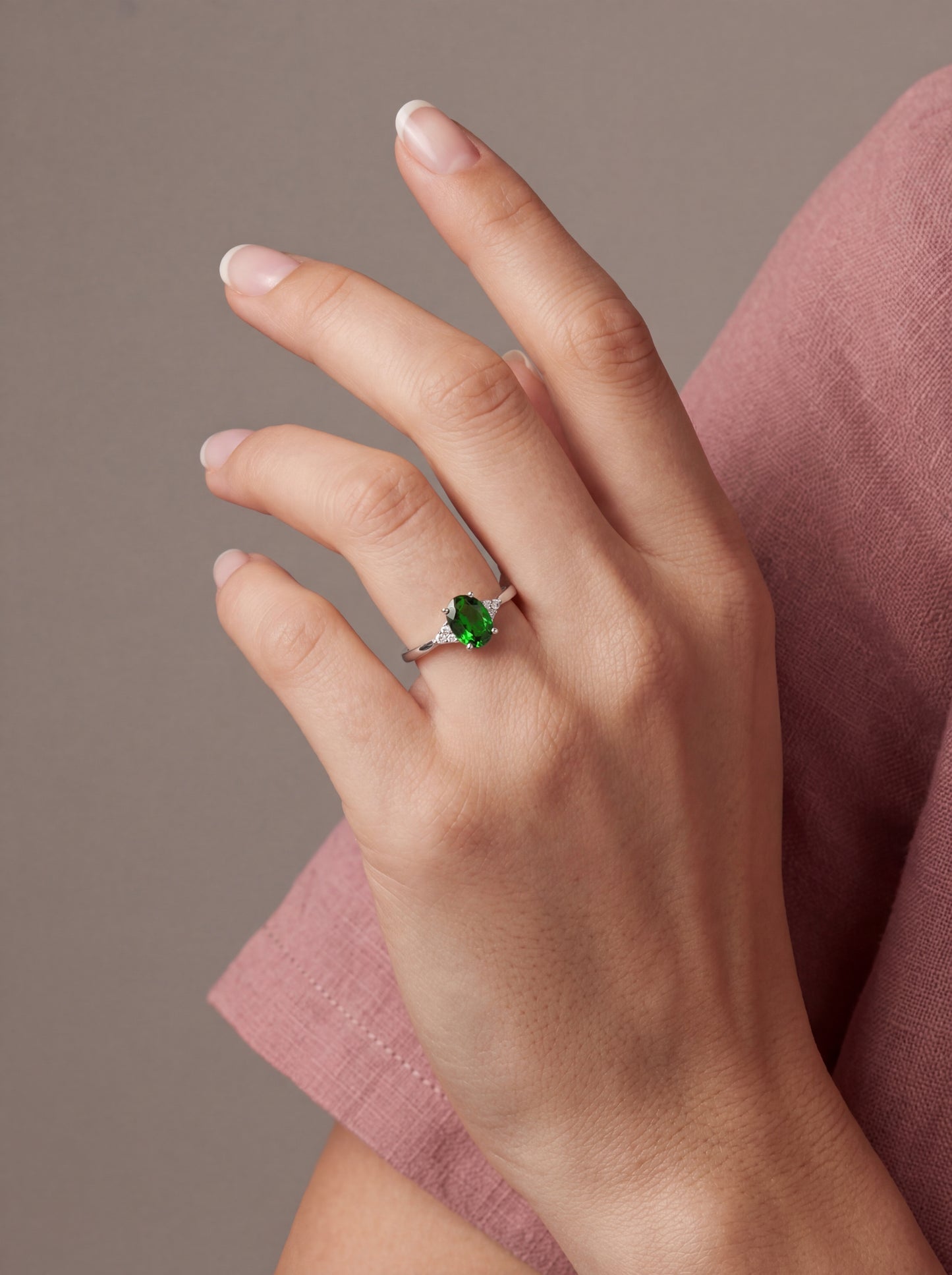 Chrome Diopside Oval Ring